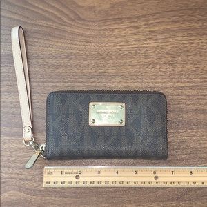 Michael Kors wristlet